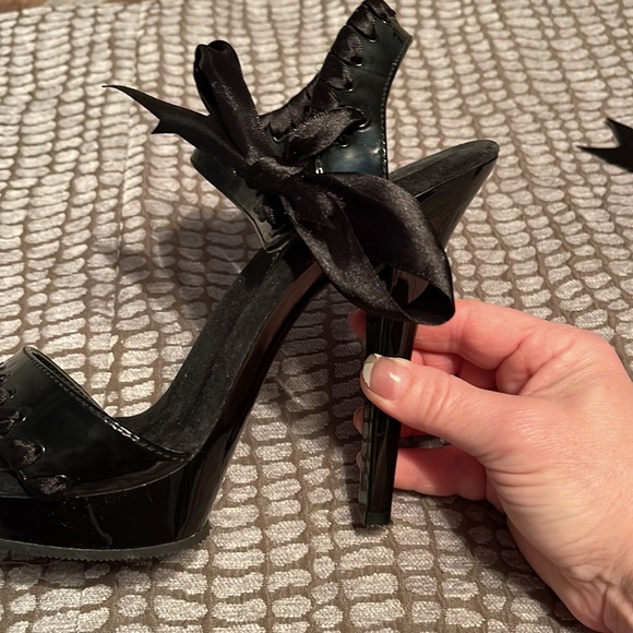 Fabulicious Lip-115 bow black patent leather and satin stiletto heels 6.5 NWOT - Picture 11 of 11